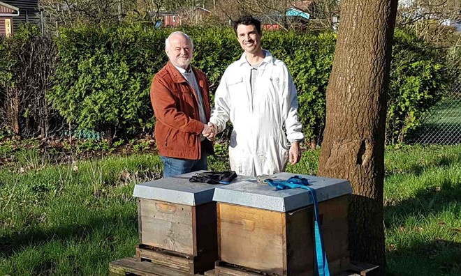 Udo Solich und "unser" Imker Wolfgang Reuter von BEEsharing