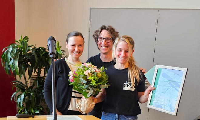 v. l. n. r. Andrea Zsofi, Thomas Wolf und Gewinnerin Julia Felgenhauer