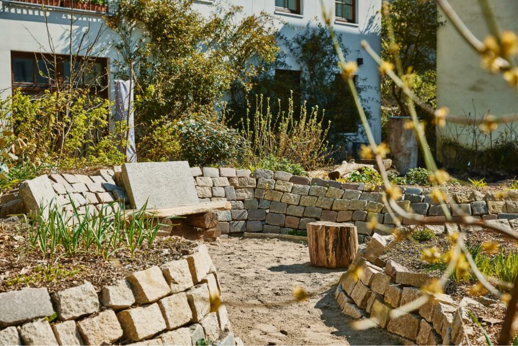 Marmorgarten in St. Georg im Sommer