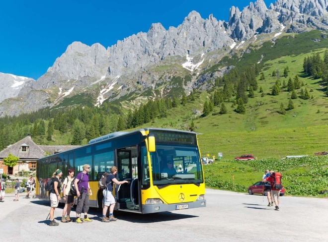 Der Bergsteigerbus bringt dich bis zum Start deiner Bergtour. Foto: DAV Freudenthaler